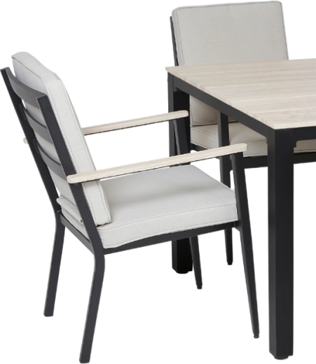 Comfort dankzij dikke beige kussens