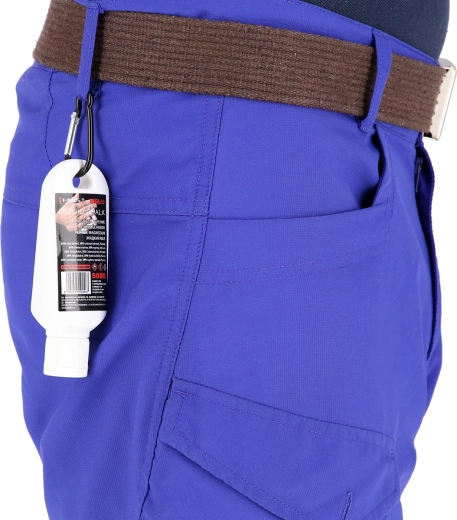 Karabijnhaak om aan riem of rugzak te bevestigen