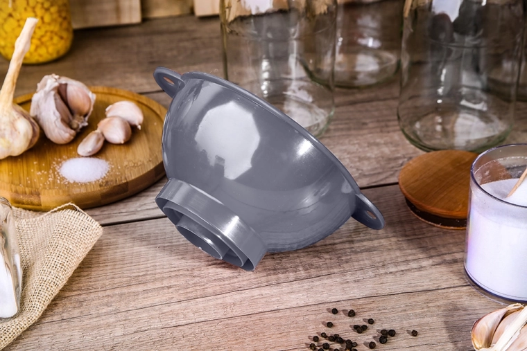 Brede kom voor schenken zonder morsen
