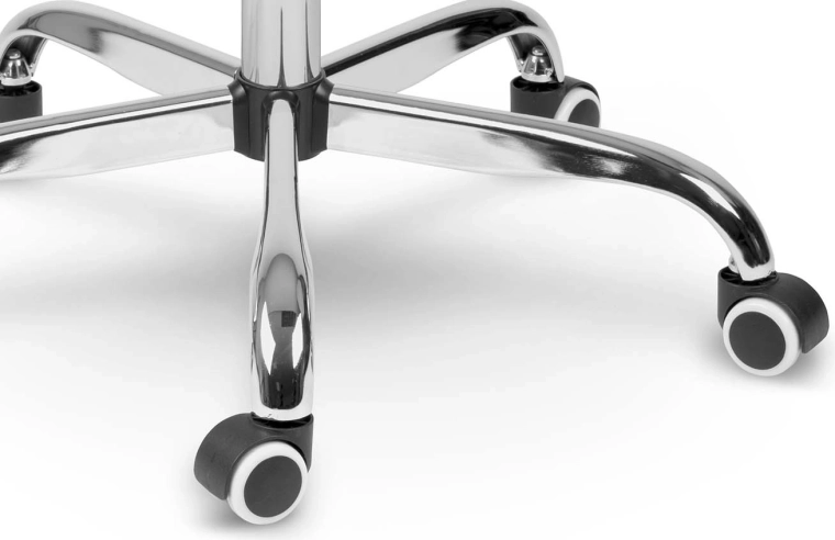 Verchroomde basis met rubberen wielen