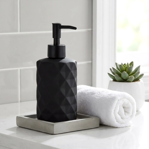 Stijlvolle organisatie bij wastafel en gootsteen