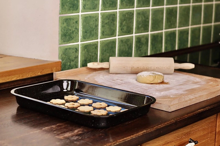 Hoge randen voor een schonere oven en sappige resultaten