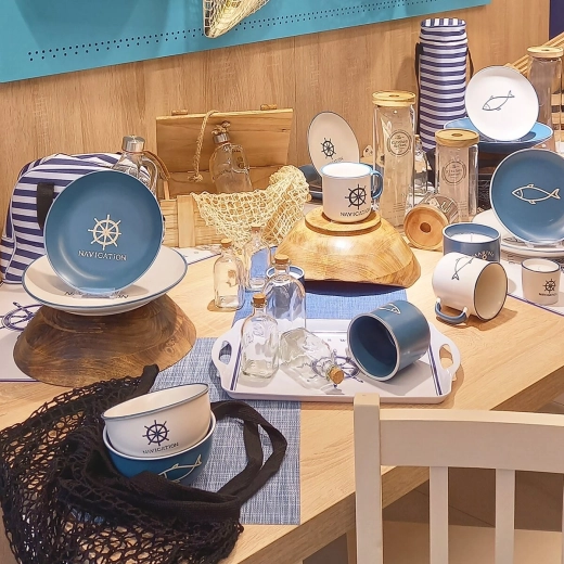 Blauwe kleur voor een frisse tafelsetting