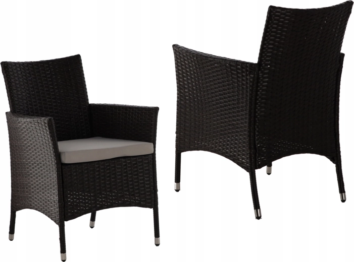 Comfortabele fauteuils met armleuningen en kussens