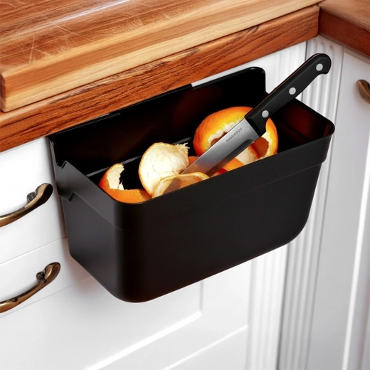 Snel afval wegvegen direct van het werkblad