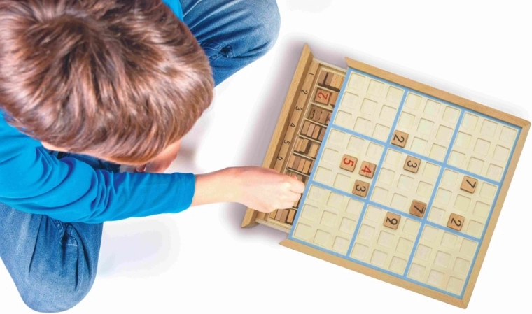 89 houten speelstukken