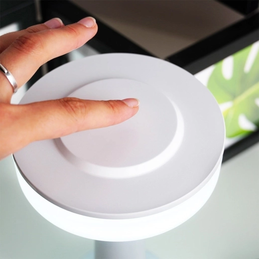 Touchbediening en drie helderheidsniveaus