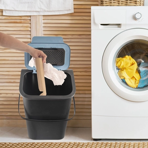 Kantelbaar deksel voor comfortabel weggooien