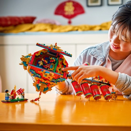 Twee feestelijke scènes in één model