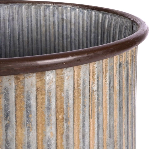 Elegante metalen plantenpot met ribbelstructuur