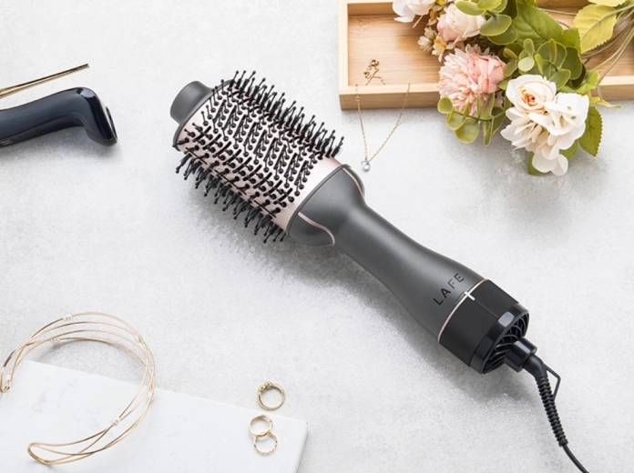 Vermogen van 1200 W voor snel drogen en stylen