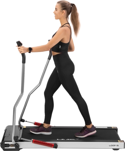 Nordic walking met beweegbare handgrepen