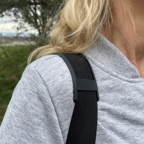Comfortabel dragen dankzij verstelbare riem met padding