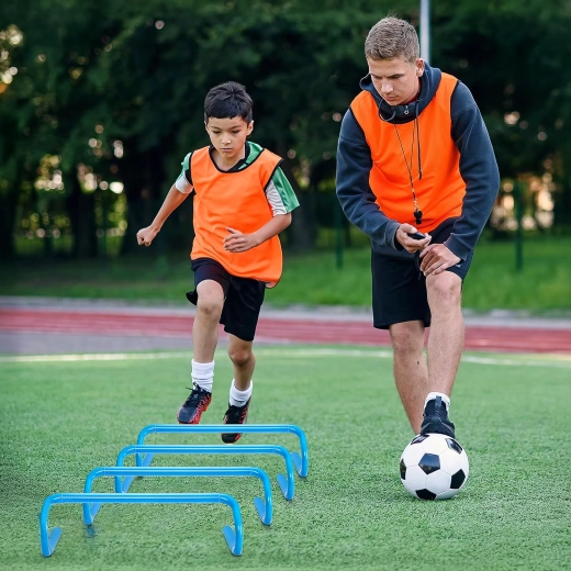 Mini-hindernissen en pionnen voor dynamische drills