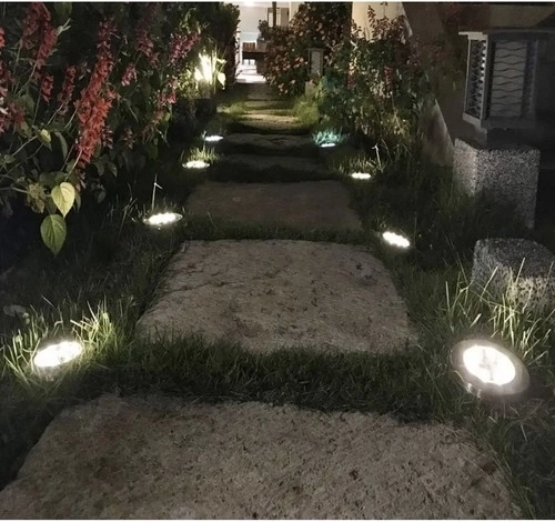 Stijlvolle verlichting van tuinpaden