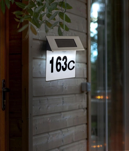 Zichtbaar huisnummer overdag en ’s nachts