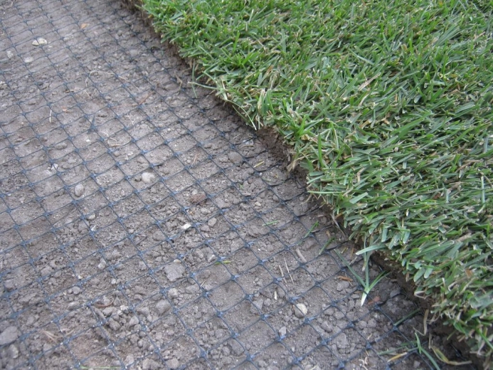 Eenvoudige installatie onder het gazon