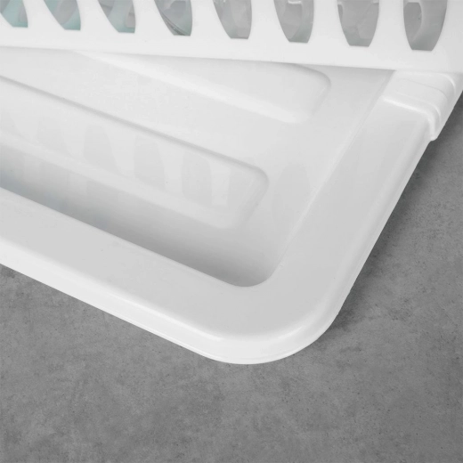 Uitneembare lekbak voor een schoon aanrecht