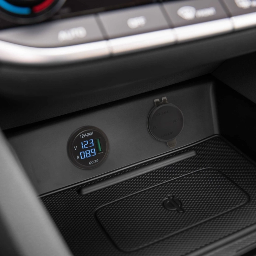 Inbouw-USB-aansluiting voor de auto met QC 3.0 en voltmeter