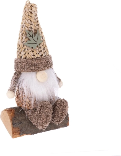 Kabouter van hout en textiel in beige kleur