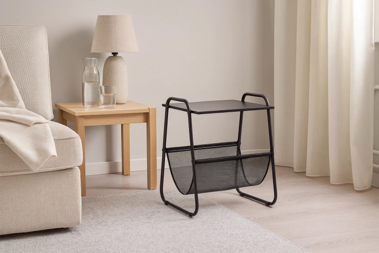 Metalen bijzettafel met tijdschrifthouder 40 × 40 × 55 cm, zwart