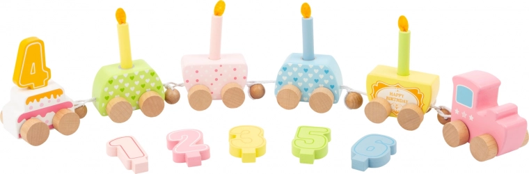 Houten verjaardagstrein met cijfers en kaarsjes