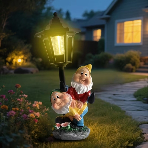 zonnelamp voor in de tuin met kabouters – decoratief LED beeld