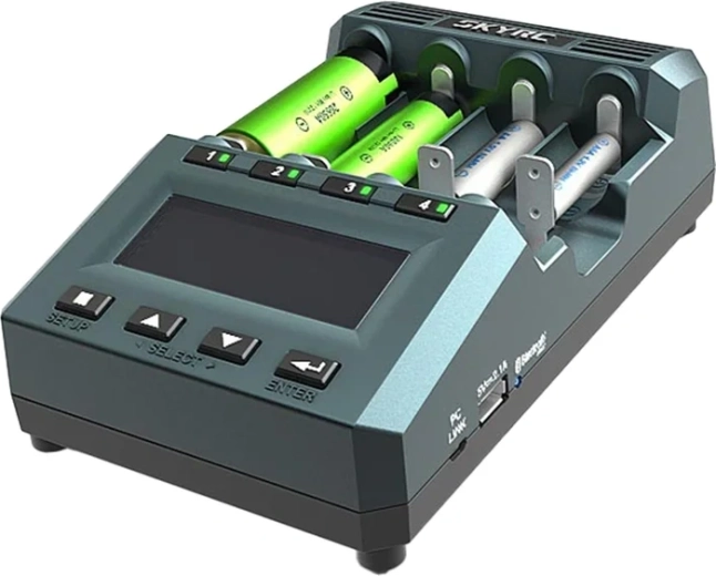 SkyRC MC3000-lader voor AA- en AAA-batterijen