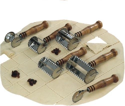 Vierkant deegsnijder 6 × 6 cm, roestvrij staal met houten handvat