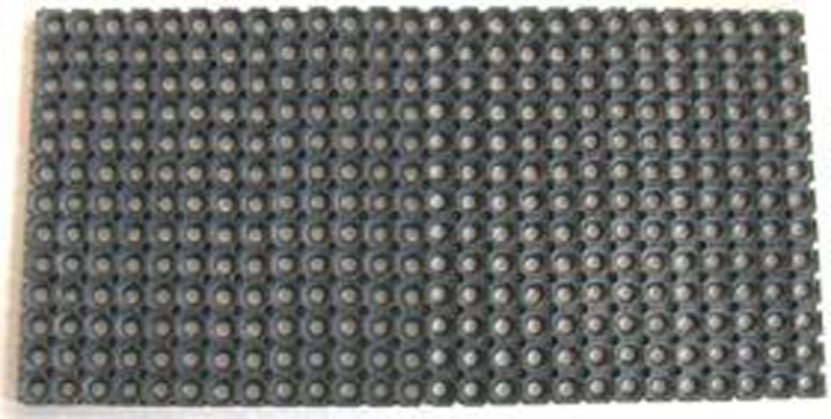 Rubberen mat met ronde gaten 50 × 100 cm, zwart