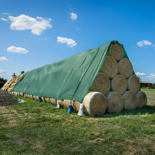 Beschermende agrotekstijl (niet-geweven textiel) voor het afdekken van stapels stro en hooi 9,8 × 12,5 m, 140 g/m² - 1 stuk
