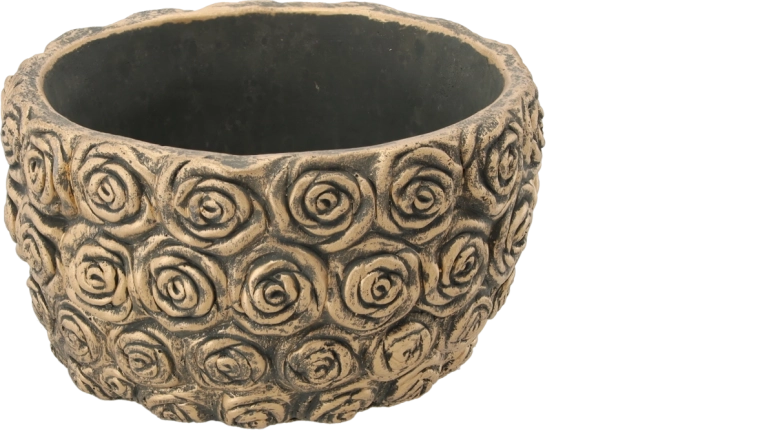 Cementen bloempot met rozenreliëf in gouden uitvoering 18 × 18 × 10,5 cm