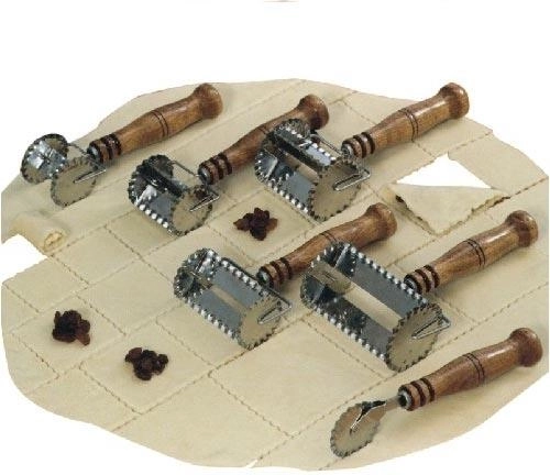 Deegsnijder 8 × 8 cm van roestvrij staal met houten handvat