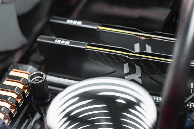 Stabiliteit en efficiëntie dankzij PMIC en On-die ECC