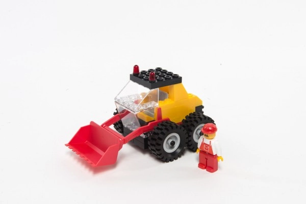 Laadwagen met rode schep