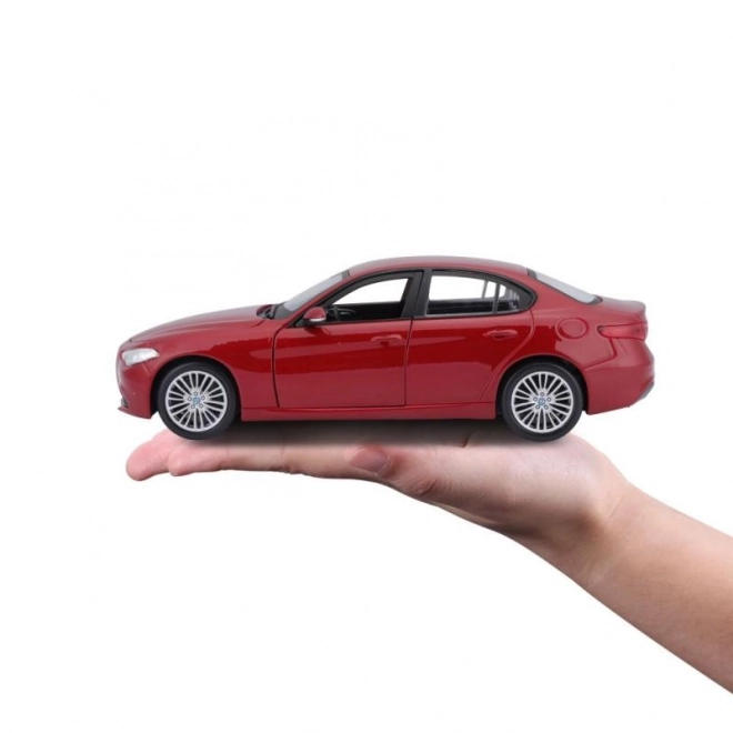 Bburago 1:24 Alfa Romeo Giulia (2016) metallic rood 18-21080
