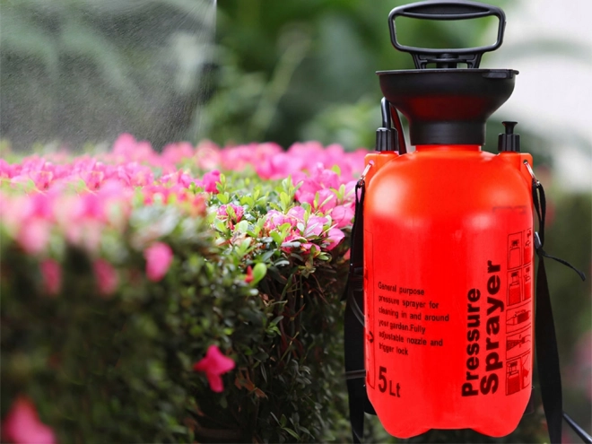 Handmatige druk tuinspuit met lange lans 5 l