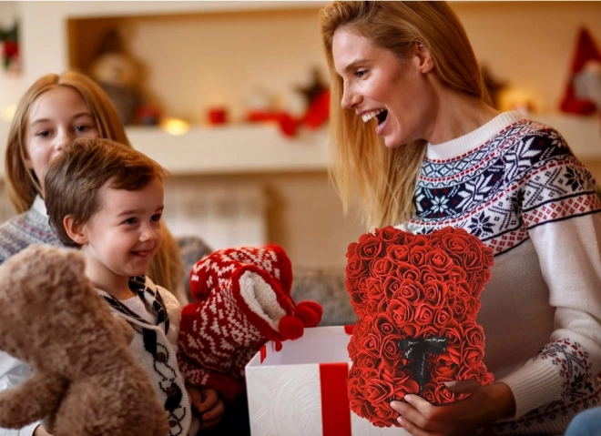 Teddybeer van roze bloemblaadjes in geschenkdoos