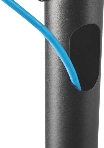 Stevige stalen constructie met kabelgeleiding