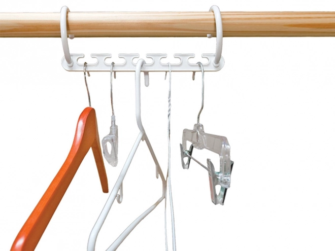 Organizer voor kledinghangers in de kast