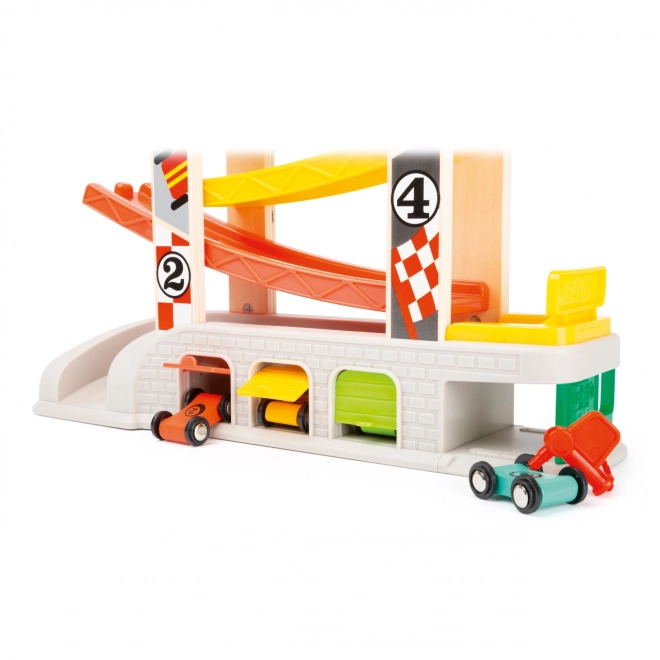 Racebaan met parkeerplaats en garages