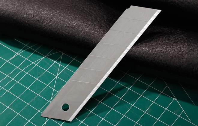Deli mes 25 mm 10 stuks