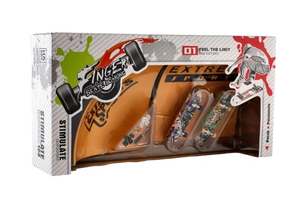 Vinger skateboard schroefbare 2st kunststof 10cm met ramp en accessoires 2 kleuren in doos 35x9x18cm