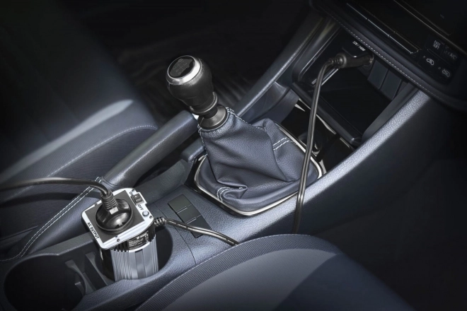 Draagbare auto spanningsomvormer 12V naar 240V Yenkee