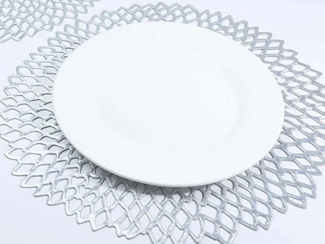 Rond opengewerkt plastic tafelkleed