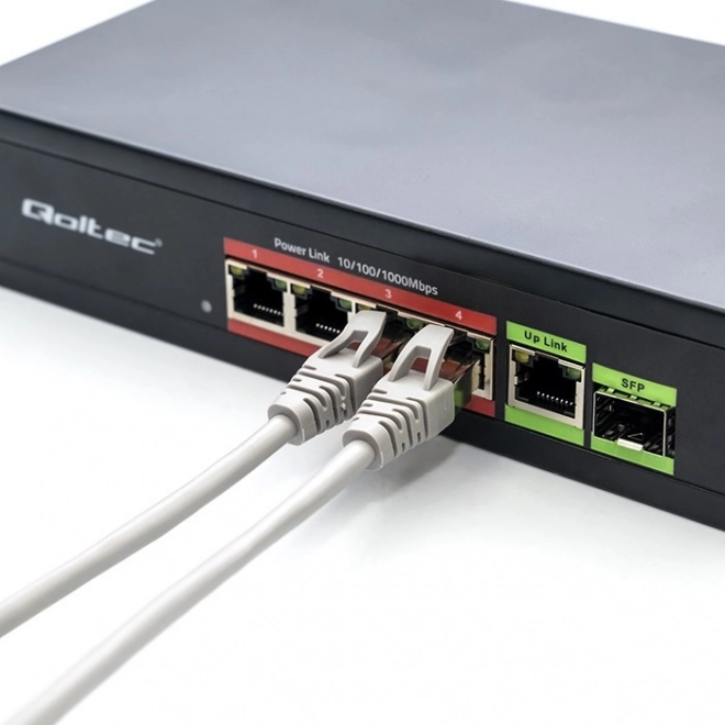 Switch Fast Ethernet PoE met 4x RJ45 PoE, 1x RJ45 Uplink en 1x SFP