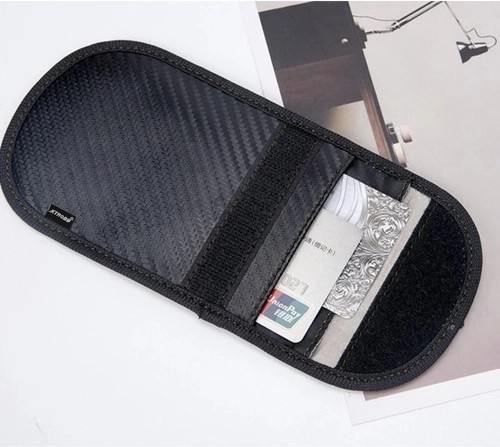 Twee vakken voor sleutels en kaarten