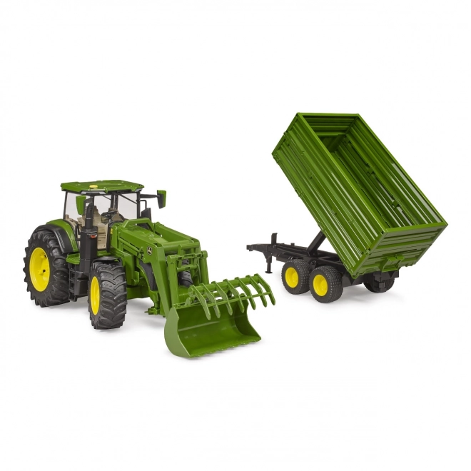 Tractor John Deere 7R met voorlader en aanhanger