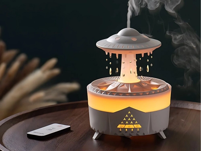 Luchtbevochtiger en aromatische diffuser in de vorm van een UFO