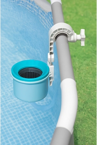 Eenvoudige montage aan de rand van het zwembad